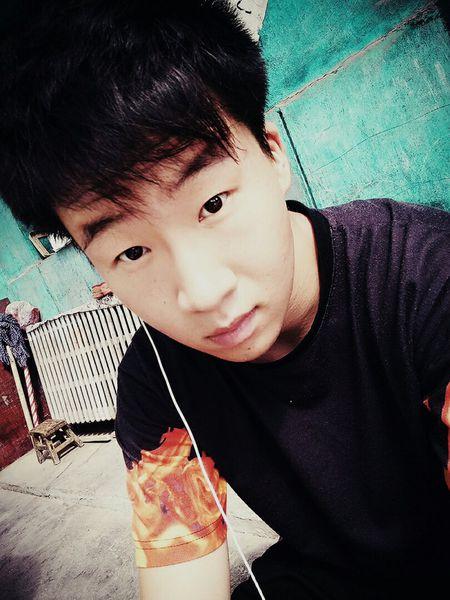 眼睛小的男生帅吗