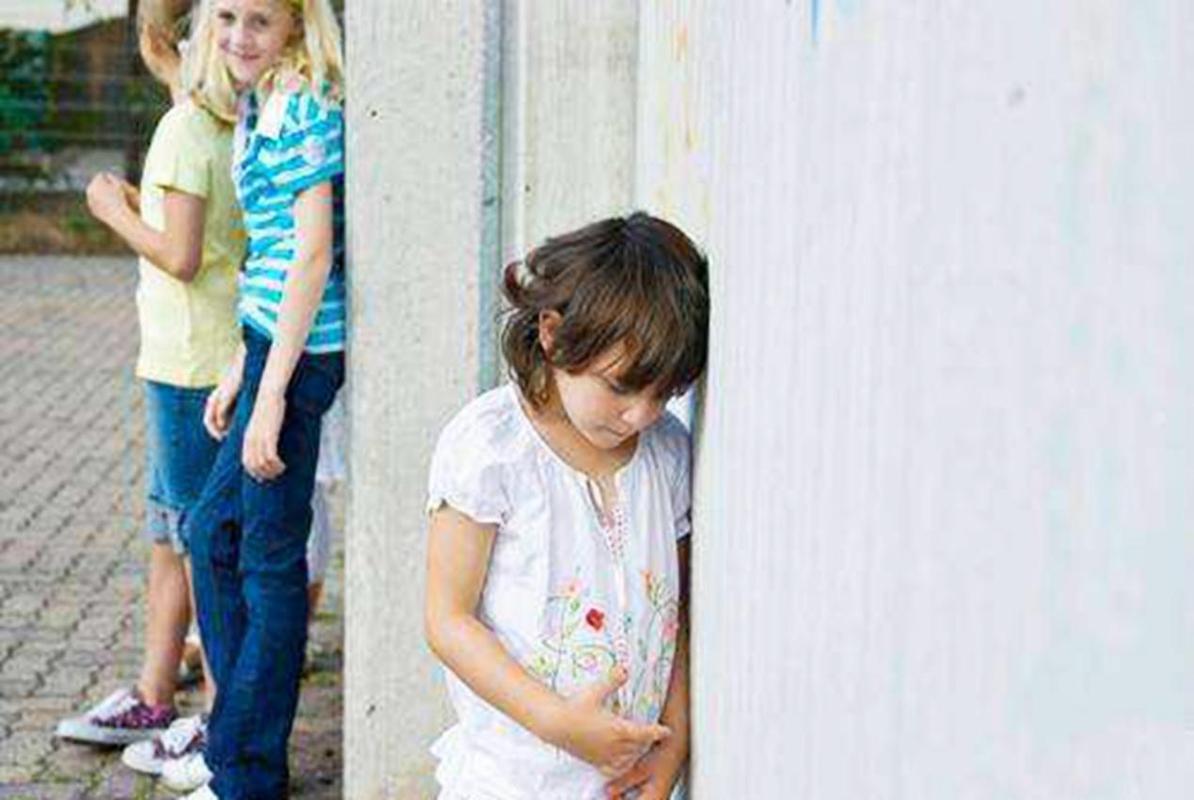 心理学家:极度自卑的孩子,骨子里透露着这五种特征,家长要关注