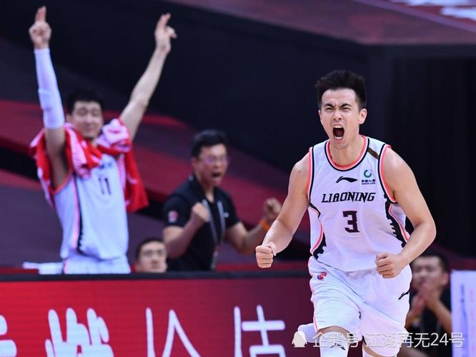 战术分析:广东队最后时刻为何放辽宁队赵继伟投三分却