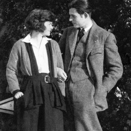 和第一任妻子来到巴黎时他一文不名,租住在先贤祠附近的一间公寓.