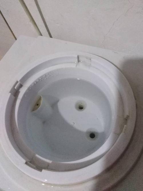 饮水机水灌满之后又溢出来了什么原因?怎么办?