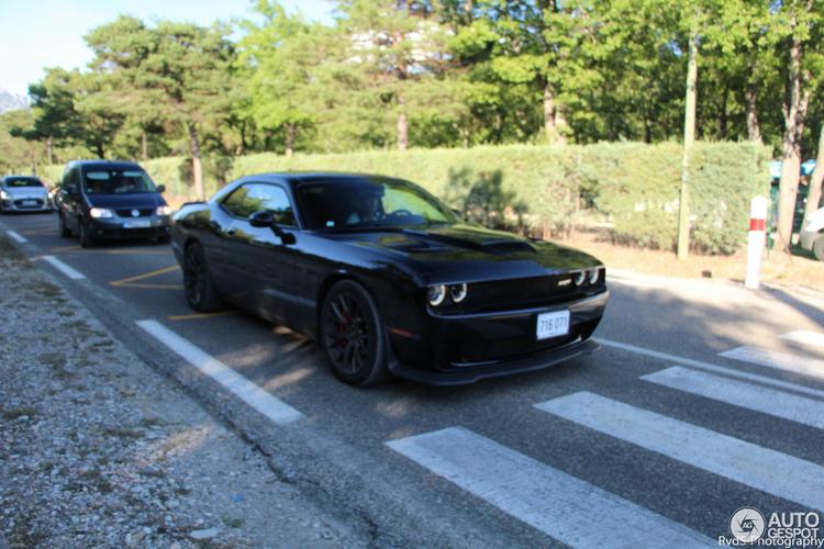 dodge challenger srt-8 hellcat