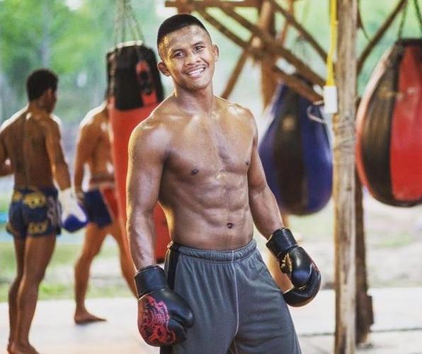 播求还在奋斗中,一龙早已进入娱乐圈,到底谁才是真