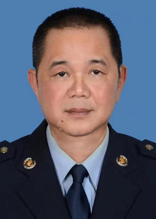  /p> p>现任国家税务总局廉江市税务局党委书记,局长. /p>