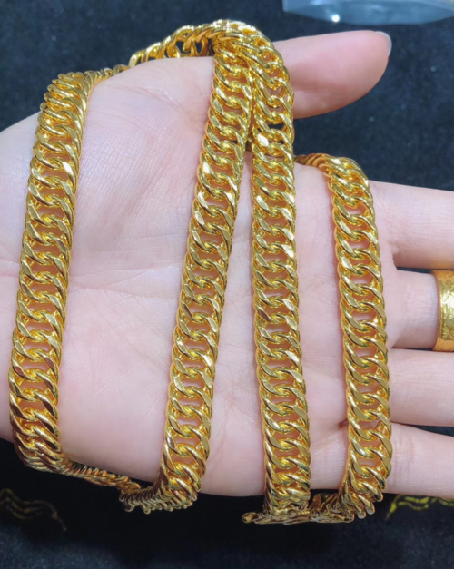 男士黄金项链:三五十克较为常见,粗犷豪气,虽说有种暴发户的感觉,但