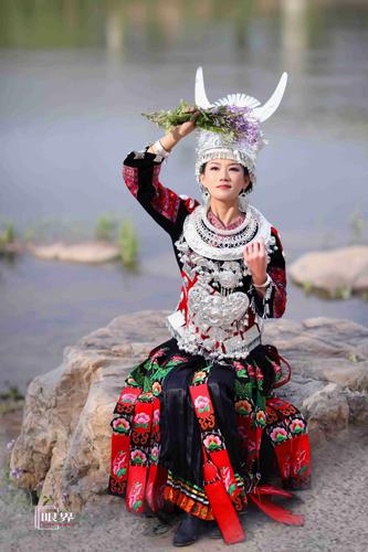 刘尊《傻妹妹》苗族姑娘