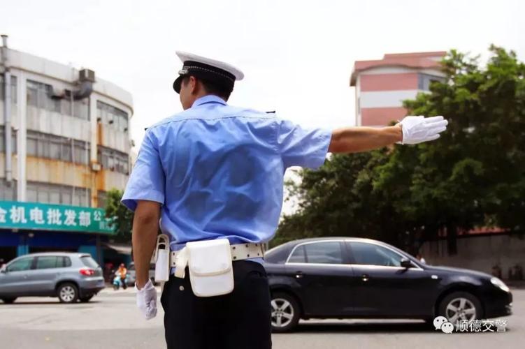 有一种安全感,叫警察的背影 本报记者 景国民 摄 何海萍 摄 何志林