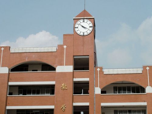 昆明滇池中学简介