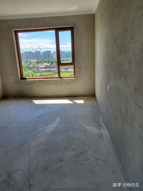 毛坯房这种地面裂缝正常么?