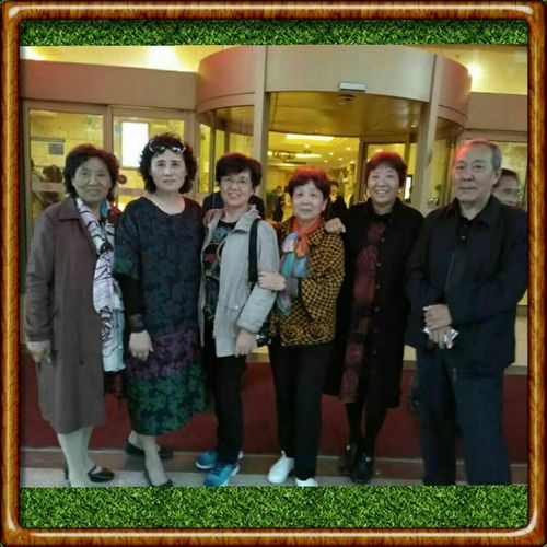 顾莉敏(左一)付晨云(左二)陈水英(左四)刘国亭(右一)