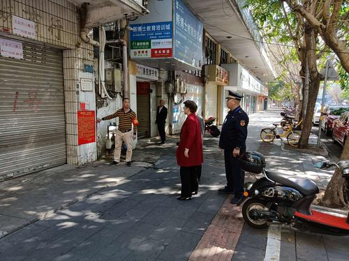 落细落实 严管严控——琼山区领导到府城街道检查烟花爆竹禁燃禁放
