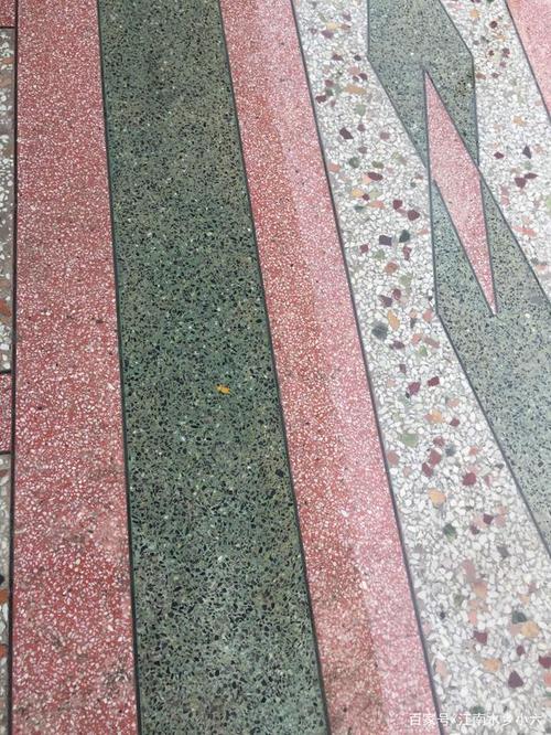 农村自建房,一楼堂厅是贴地板砖好,还是搞水磨石好?