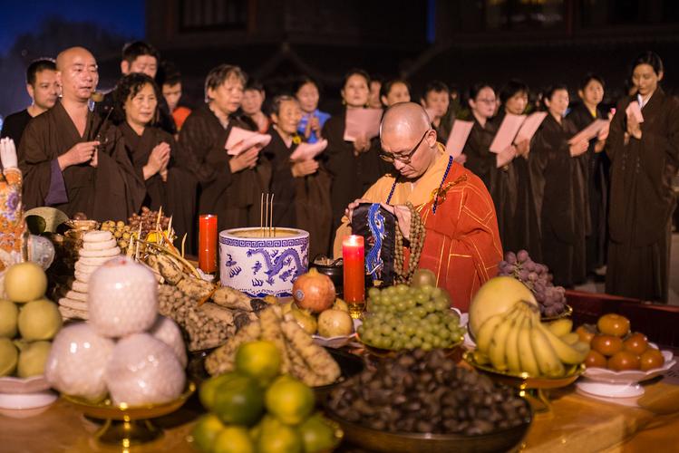 祭拜月神
