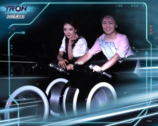 迪士尼坐了8遍极速光轮后的拍照攻略_迪士尼怎么样_摄像头_景点_表情