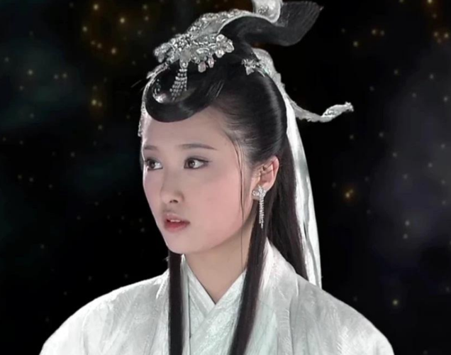 还记得丑女无敌中的林无敌吗?看到她的古装扮相,网友