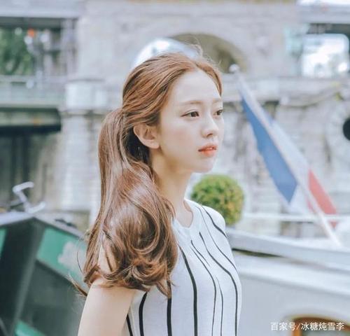 男生喜欢女生扎马尾辫,不敢撩起你的头发,你一定想不