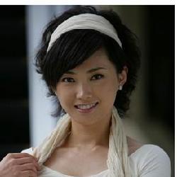 于是,便鼎力推荐她到广东电视台来当节目主持人. 199