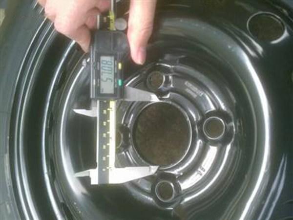 易车号 > 正文     轮毂中间那个孔的尺寸,要从背面去测量,才能得到