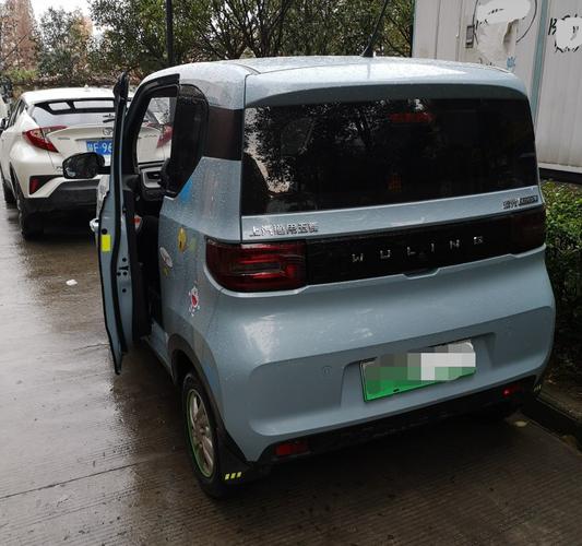 女生买着玩的小车-五菱宏光miniev,最低只要2.88万,潮改潜力大