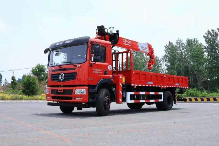 东风国六长兴8吨折臂带洒水随车吊价格