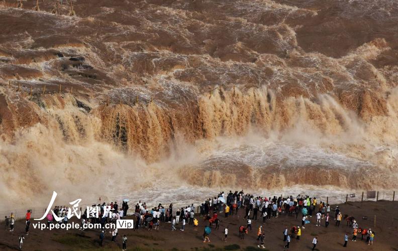 黄河壶口瀑布迎来暑期旅游高峰