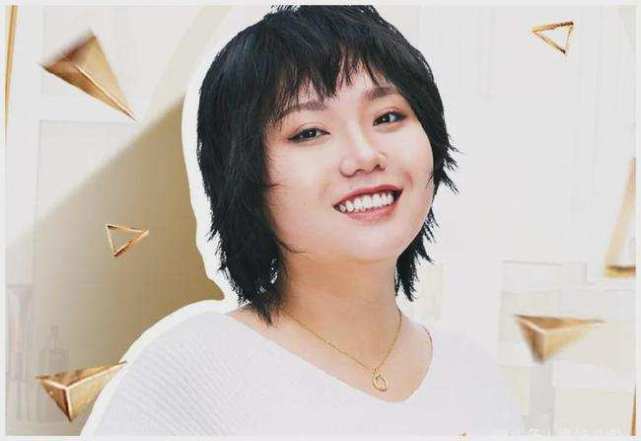 李雪琴拍摄男人装遭吐槽网友直呼辣眼睛