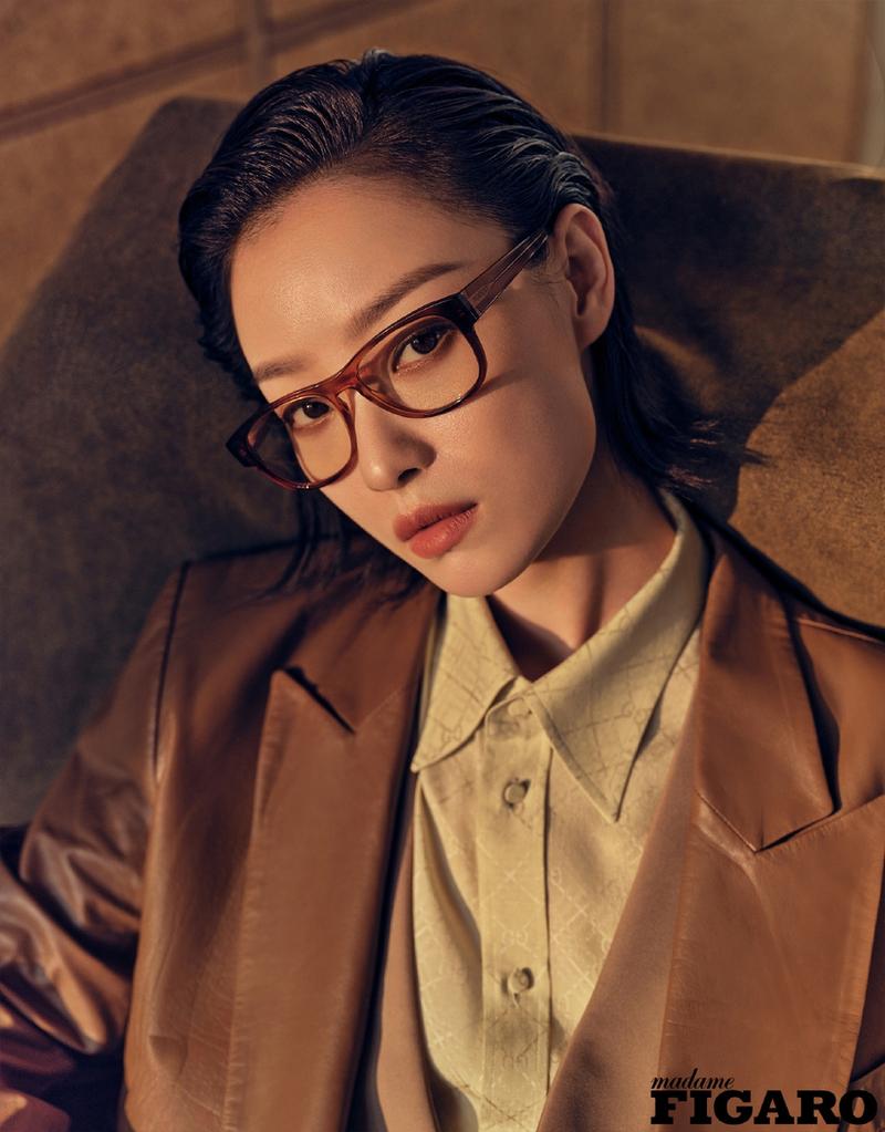 倪妮最新大片曝光 西服配眼镜利落又高级
