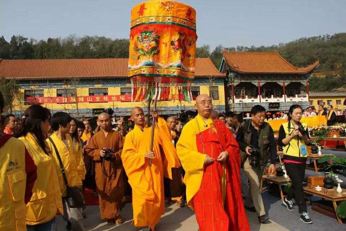 这一天,释仁炟法师正式升任正觉寺住持.