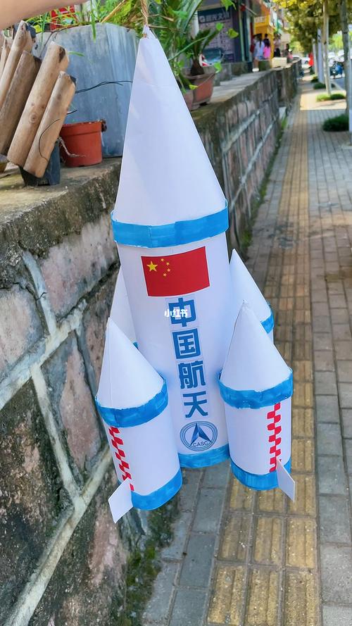 利用废旧饮料瓶做的手工航天模型_饮料_手工制作_可乐