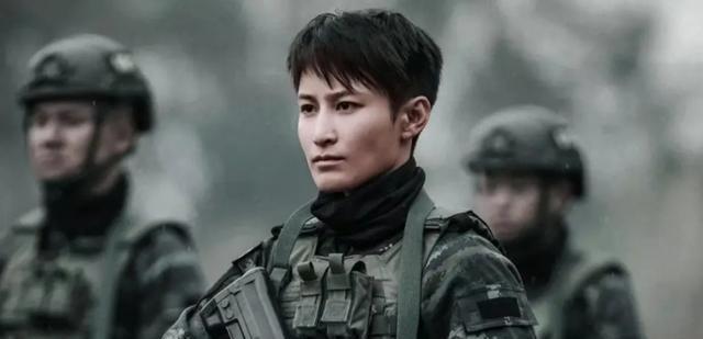 "始皇特战小队"与夜鹰突击队正面对决中,三人小组用层出不穷的破坏