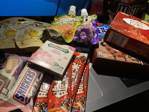 分享俺今天买的一大堆零食!