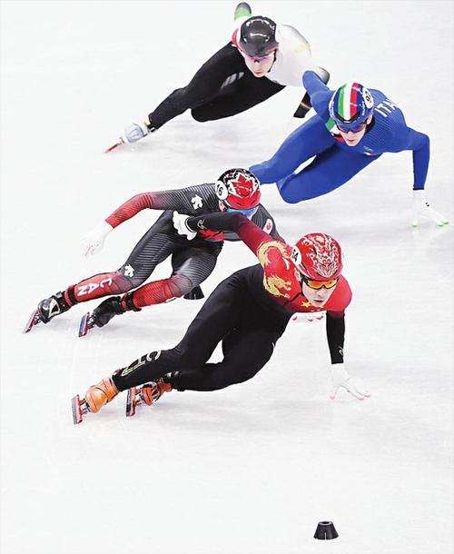 当日,在首都体育馆举行的北京2022年冬奥会短道速滑项目混合团体接力