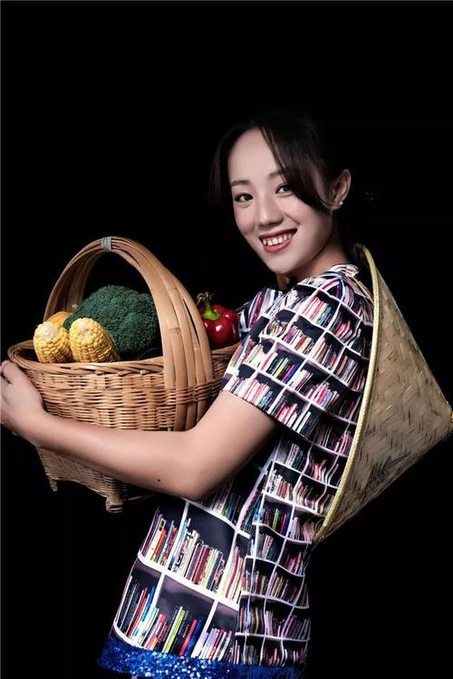 川乡小妹儿 在短视频里和百万粉丝一起过日子