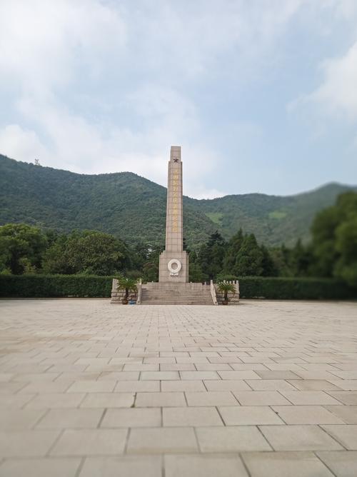 参观无锡市烈士陵园