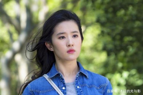 1,吴亦凡和刘亦菲主演的电影《致青春2》有