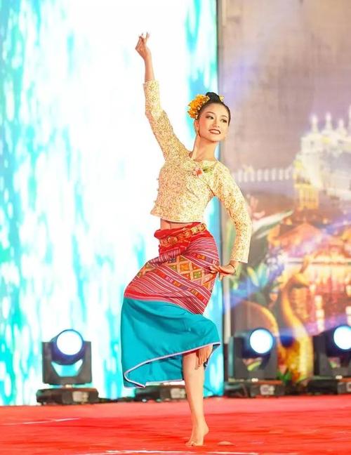 回顾2019西双版纳水灯小姐美照!可谓清水出芙蓉,天然去雕饰!