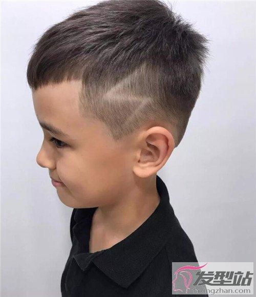 萌萌哒小男孩发型两边铲刻线酷炫个性