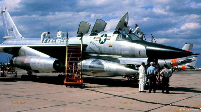 漂亮但短命的盗贼b58轰炸机丨成本几乎等于同重的黄金