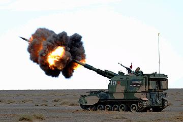 第1军05重型火炮西北发威 大仰角开火接近90度