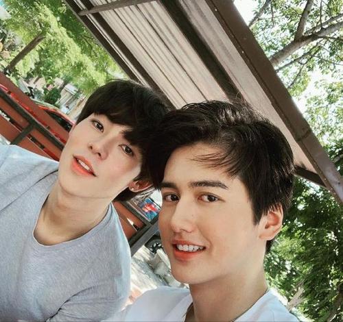 我喜欢他们之间的默契,喜欢他们一个腹黑小狼狗,一个呆萌小白兔,看着