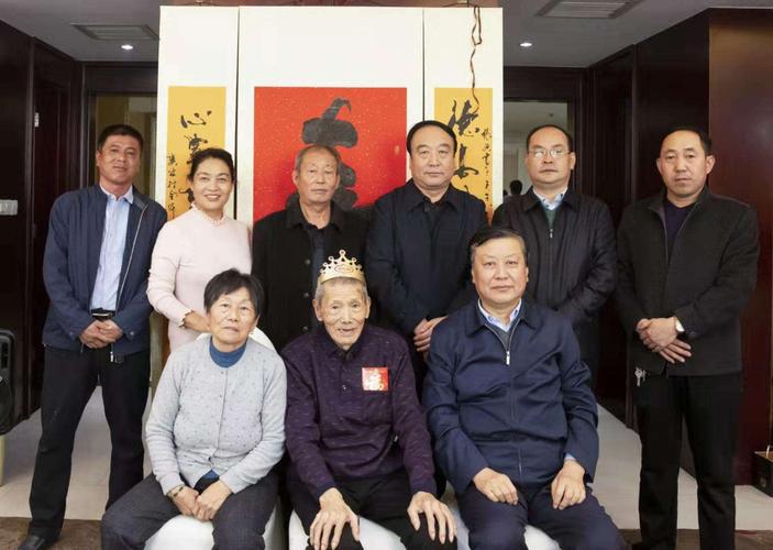 因为今天是父亲米寿之日,也是近年来,他和他的学生郭兴银,郭兴金,郭兴