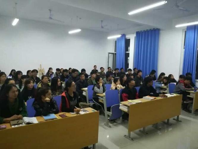 德科青岛校区经管艺术系学生科于2017年11月2号晚在各个班级观看抵制