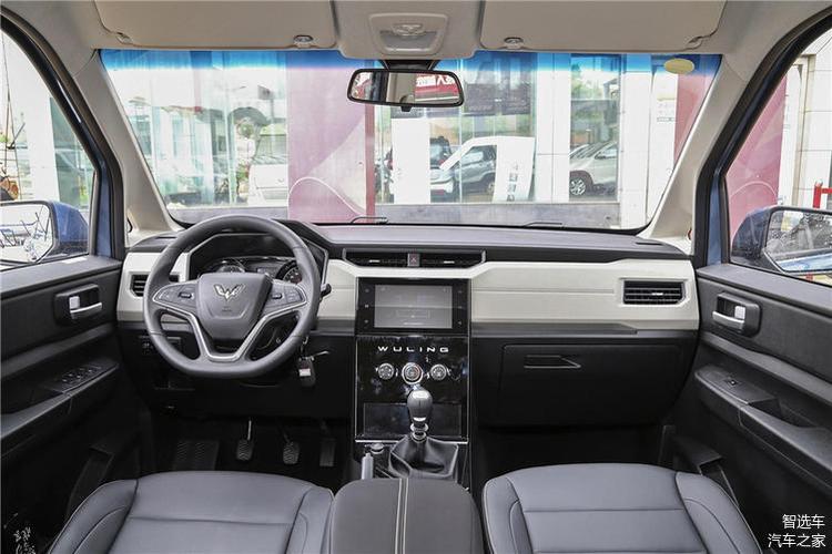 7座,8座,9座三种布局可选,五菱全新mpv征程内饰曝光,8