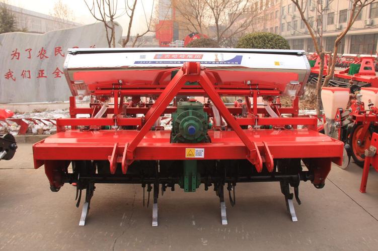 2019年新款农哈哈厂家发货 4行玉米旋耕施肥播种机