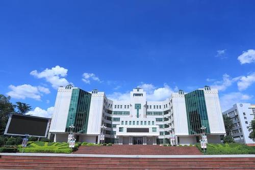 攀枝花学院,宜宾学院,西昌学院以城市命名,排名虽低但