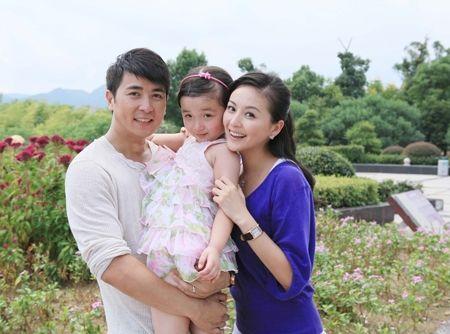 16岁出道至今零绯闻,被富豪老公狂追10年,如今却被宠成小公主?