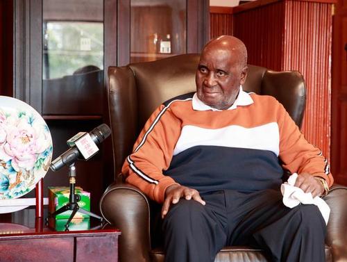 纳米比亚政府宣布全国为其去世的赞比亚开国总统卡翁达哀悼7天