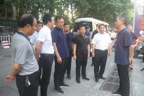 巩义市人大常委会党组书记,主任冯献峰到新华路街道调研督导创文