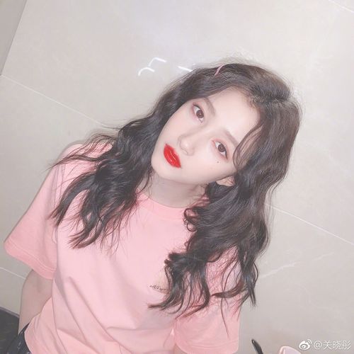 美容频道  关晓彤糖果色一字发卡