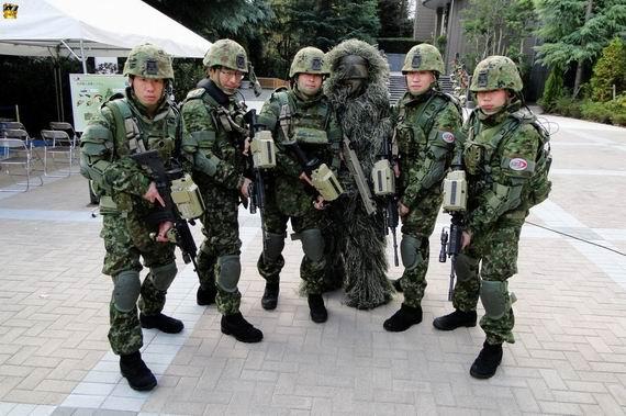 日本六百自卫队员娶中国老婆 在酒吧夜总会相亲(组图)